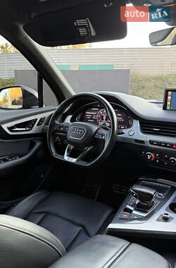 Внедорожник / Кроссовер Audi Q7 2016 в 