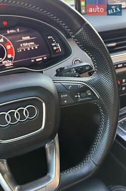 Внедорожник / Кроссовер Audi Q7 2016 в 