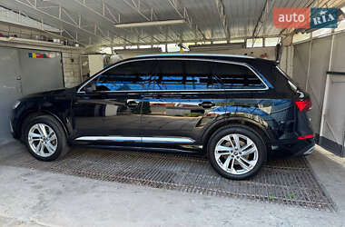 Внедорожник / Кроссовер Audi Q7 2021 в 