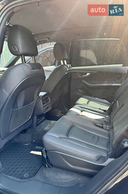 Внедорожник / Кроссовер Audi Q7 2021 в 