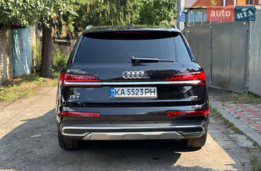 Внедорожник / Кроссовер Audi Q7 2021 в 