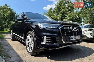 Внедорожник / Кроссовер Audi Q7 2021 в 