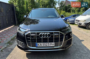 Внедорожник / Кроссовер Audi Q7 2021 в 