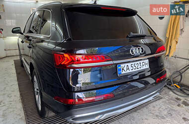 Внедорожник / Кроссовер Audi Q7 2021 в 