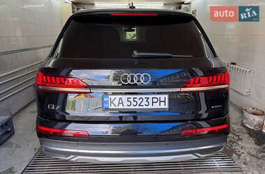 Внедорожник / Кроссовер Audi Q7 2021 в 