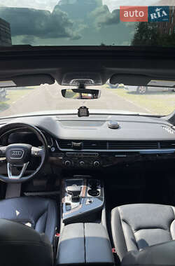 Внедорожник / Кроссовер Audi Q7 2016 в 