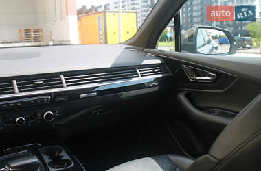 Позашляховик / Кросовер Audi Q7 2017 в 