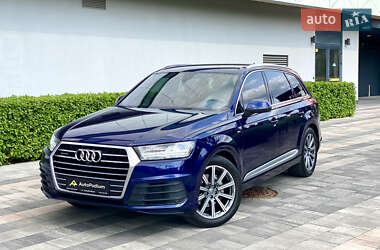 Внедорожник / Кроссовер Audi Q7 2018 в 