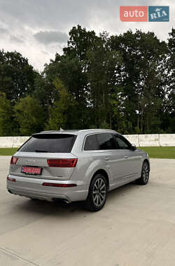 Внедорожник / Кроссовер Audi Q7 2017 в 
