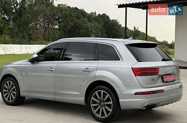Внедорожник / Кроссовер Audi Q7 2017 в 
