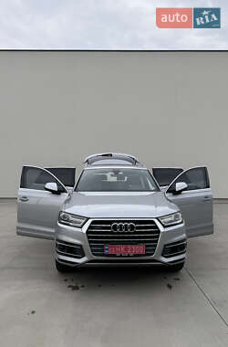 Внедорожник / Кроссовер Audi Q7 2017 в 