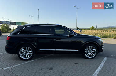 Внедорожник / Кроссовер Audi Q7 2017 в 