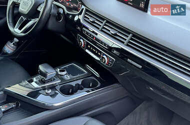 Внедорожник / Кроссовер Audi Q7 2017 в 