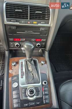 Позашляховик / Кросовер Audi Q7 2011 в 