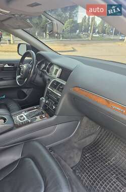 Позашляховик / Кросовер Audi Q7 2011 в 