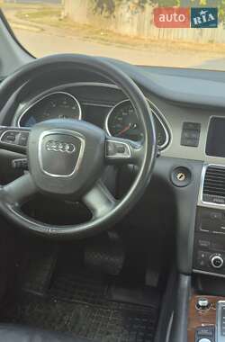 Позашляховик / Кросовер Audi Q7 2011 в 
