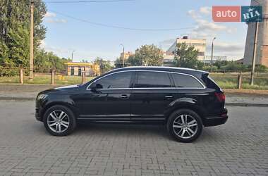 Позашляховик / Кросовер Audi Q7 2011 в 