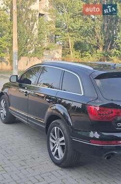 Позашляховик / Кросовер Audi Q7 2011 в 