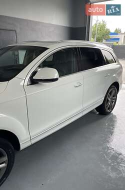 Внедорожник / Кроссовер Audi Q7 2012 в 
