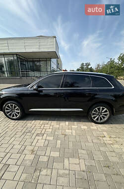Внедорожник / Кроссовер Audi Q7 2017 в 