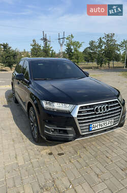 Внедорожник / Кроссовер Audi Q7 2017 в 