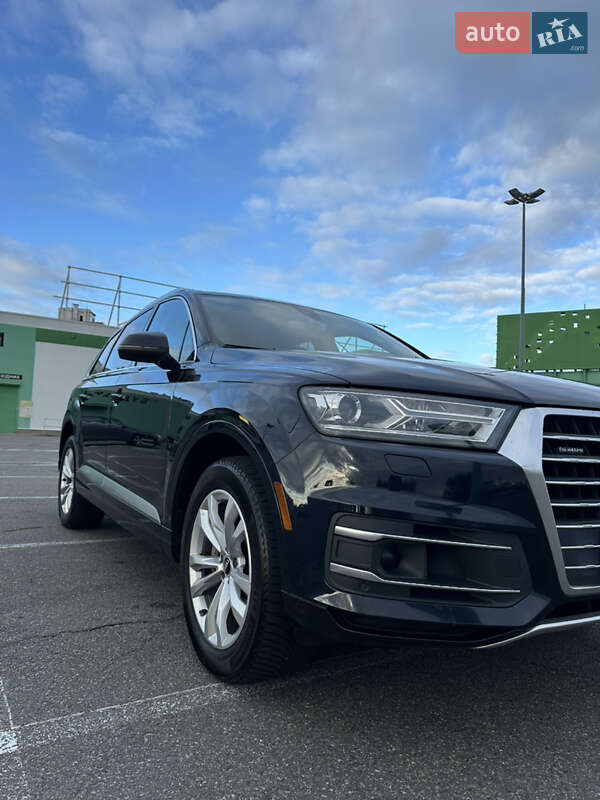 Позашляховик / Кросовер Audi Q7 2016 в Києві