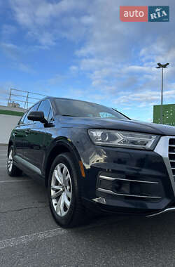 Позашляховик / Кросовер Audi Q7 2016 в 