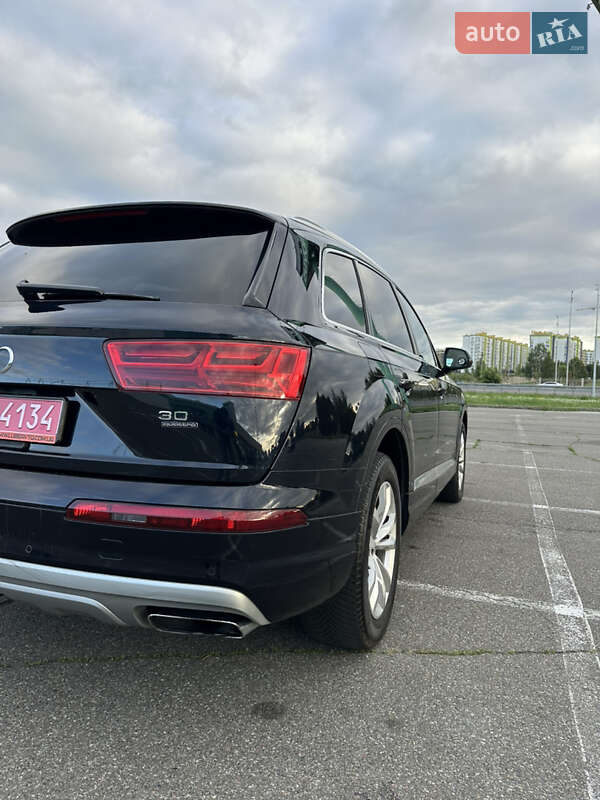 Позашляховик / Кросовер Audi Q7 2016 в Києві