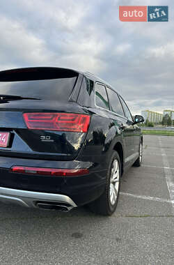 Позашляховик / Кросовер Audi Q7 2016 в 