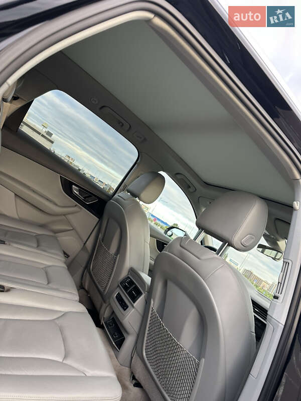 Позашляховик / Кросовер Audi Q7 2016 в Києві