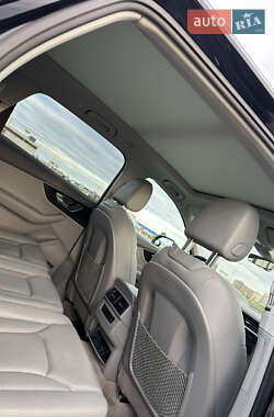 Позашляховик / Кросовер Audi Q7 2016 в 