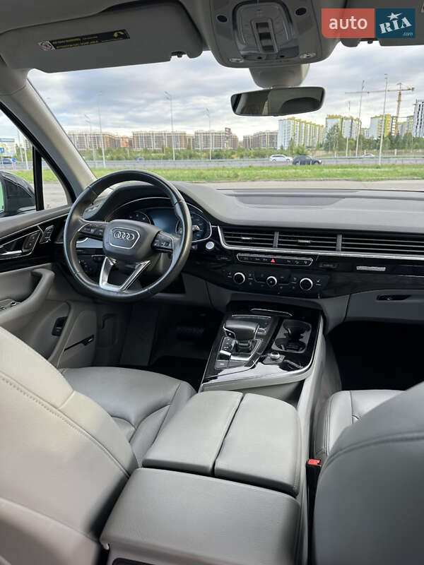 Позашляховик / Кросовер Audi Q7 2016 в Києві