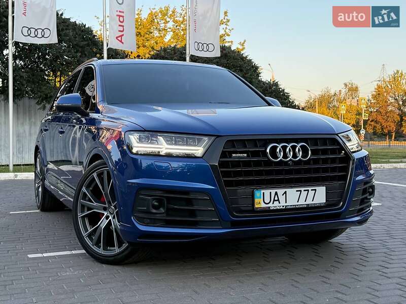 Внедорожник / Кроссовер Audi Q7 2016 в 