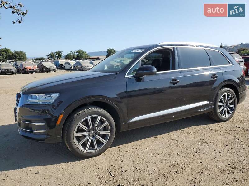 Внедорожник / Кроссовер Audi Q7 2017 в 