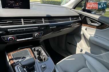 Внедорожник / Кроссовер Audi Q7 2017 в 