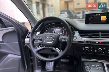 Внедорожник / Кроссовер Audi Q7 2016 в 