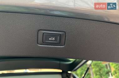 Внедорожник / Кроссовер Audi Q7 2016 в 