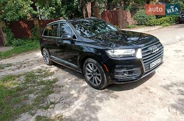 Внедорожник / Кроссовер Audi Q7 2016 в 