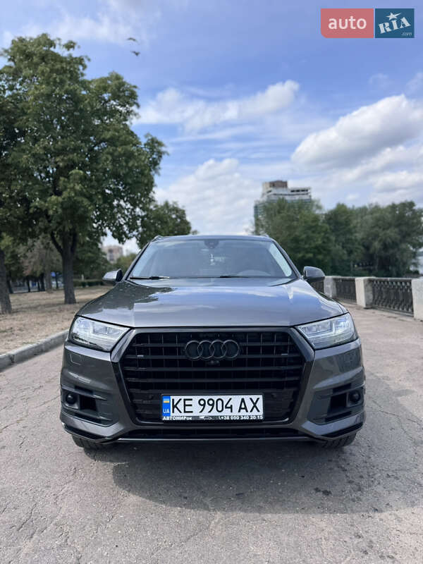 Внедорожник / Кроссовер Audi Q7 2018 в 