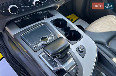 Внедорожник / Кроссовер Audi Q7 2015 в 