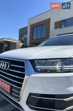 Внедорожник / Кроссовер Audi Q7 2018 в 