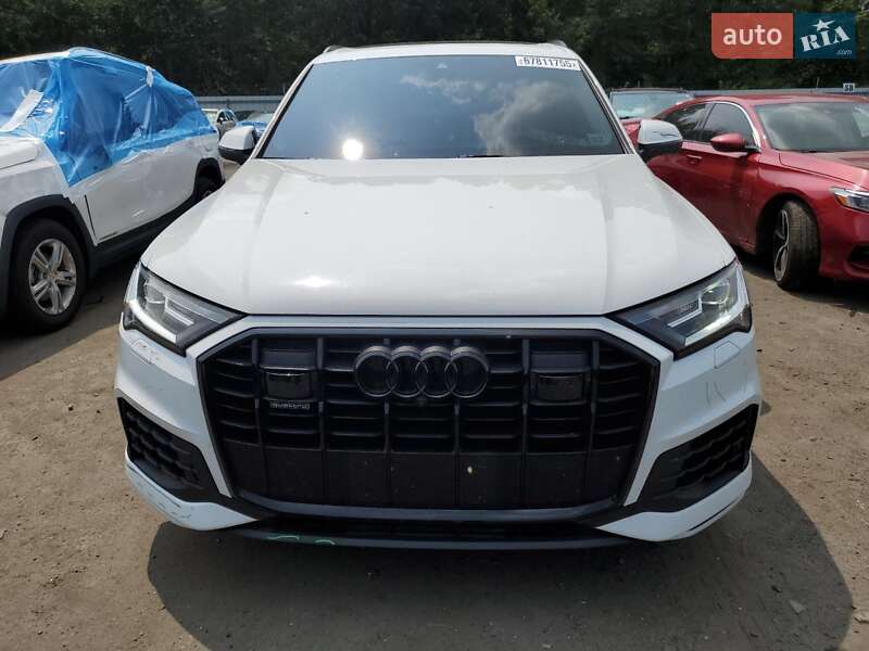 Позашляховик / Кросовер Audi Q7 2023 в 