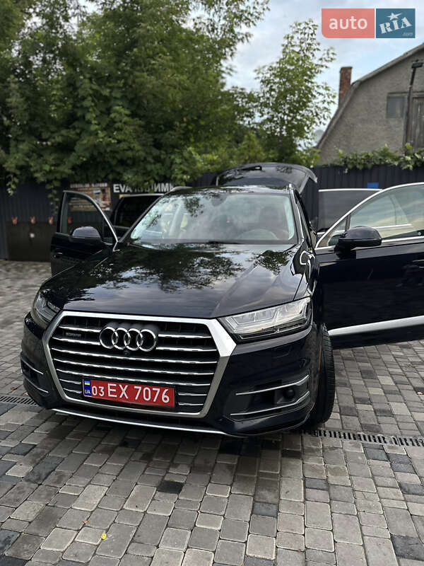Внедорожник / Кроссовер Audi Q7 2018 в 
