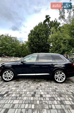 Внедорожник / Кроссовер Audi Q7 2018 в 