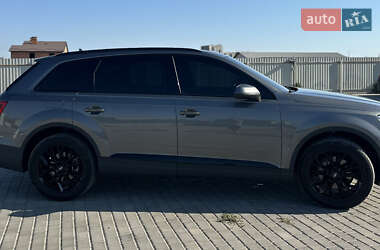 Позашляховик / Кросовер Audi Q7 2016 в 