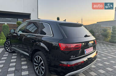 Внедорожник / Кроссовер Audi Q7 2017 в 