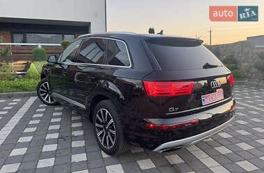 Внедорожник / Кроссовер Audi Q7 2017 в 