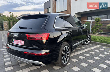 Внедорожник / Кроссовер Audi Q7 2017 в 