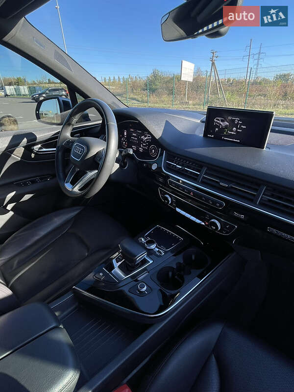 Позашляховик / Кросовер Audi Q7 2018 в Рівному
