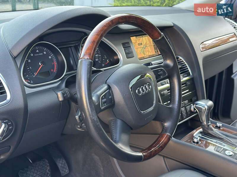 Внедорожник / Кроссовер Audi Q7 2011 в Одессе